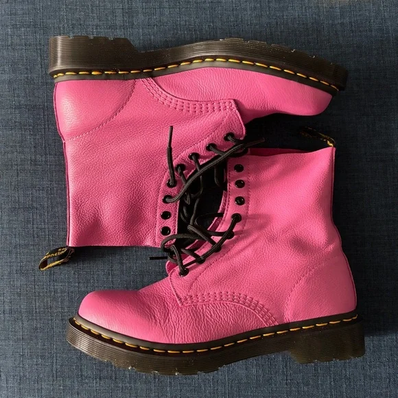 NEW Dr. Martens Air Wair 1460 Pascal Virginia Leather Womens Thrift Pink Fuchsia - Picture 2 of 9